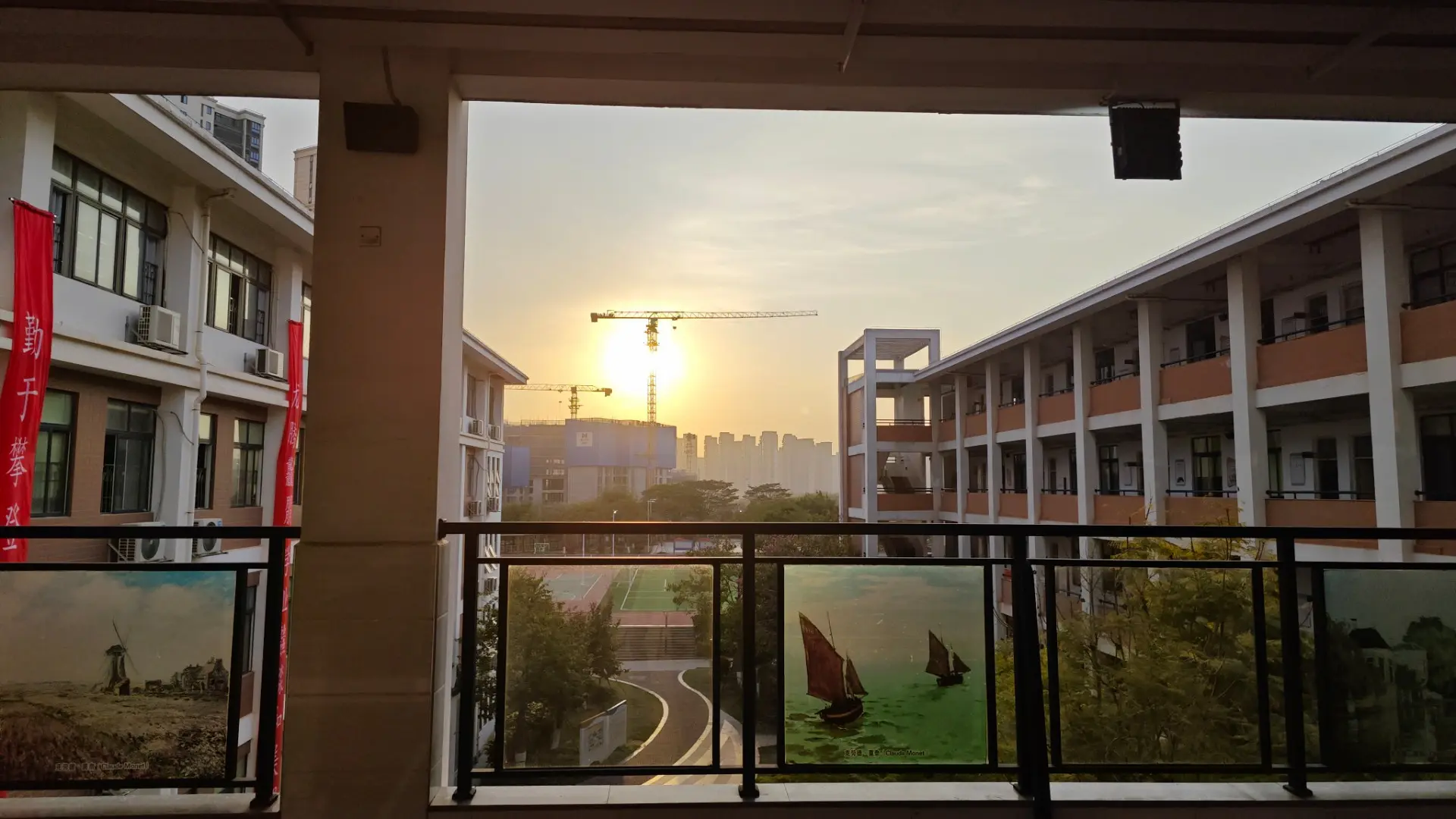 高三时学校里的夕阳